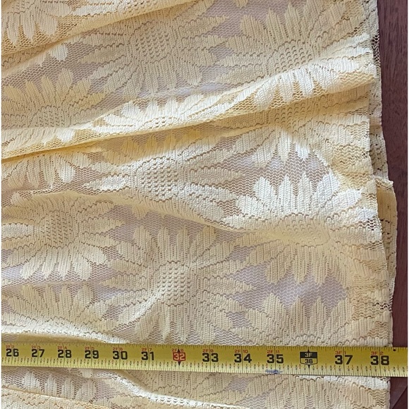 Rabbit Design short lace dress - Picture 6 of 6